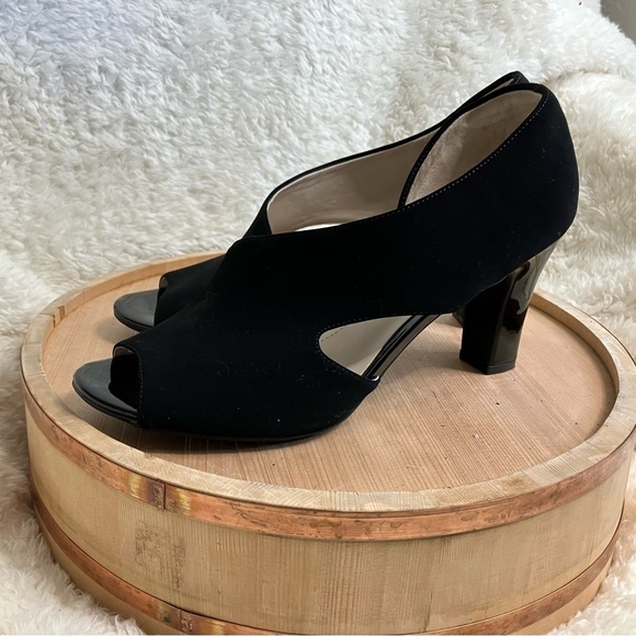 EUC Life Stride Soft System Caren Faux Suede Leather Cut-out Size 11 - Picture 4 of 10